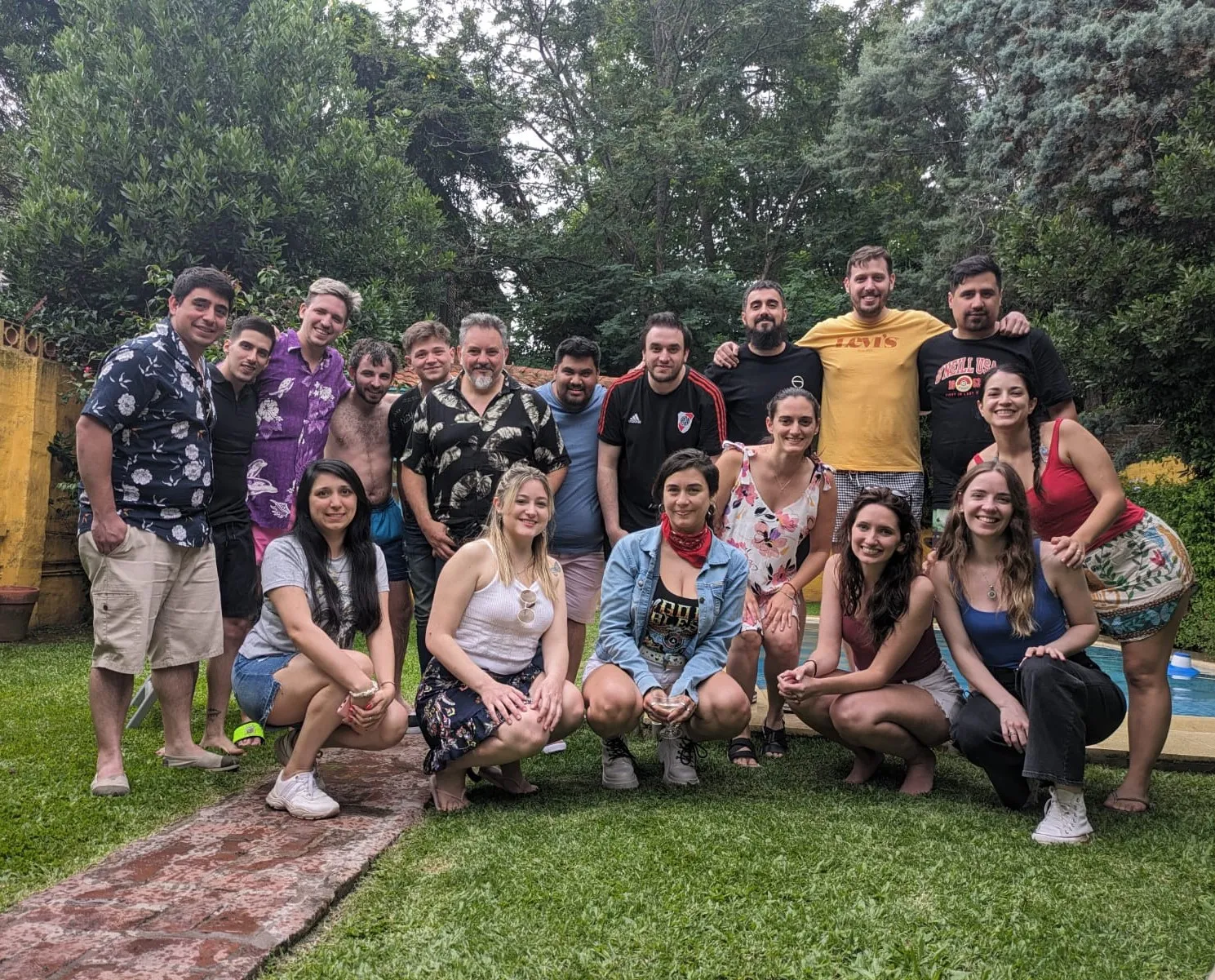 El equipo de Aliwen IT reunido al aire libre